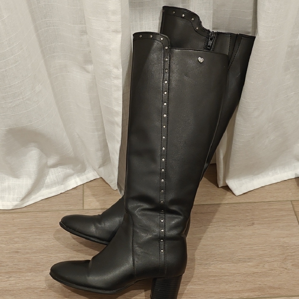 Elegant Black Knee-High Boots